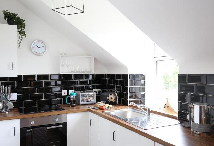 High Terrace Apartment