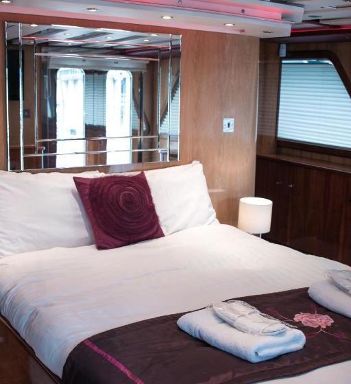 هتل Absolute Pleasure Yacht