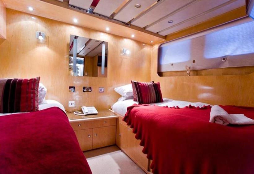 هتل Absolute Pleasure Yacht