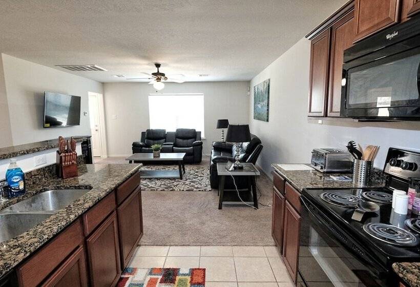 3bdrm 2bath 5beds   Iah Airport, Humble