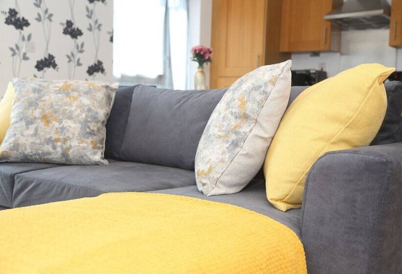 Luxury 2 Bed Apartment