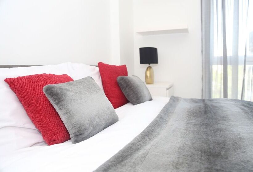 Luxury 2 Bed Apartment