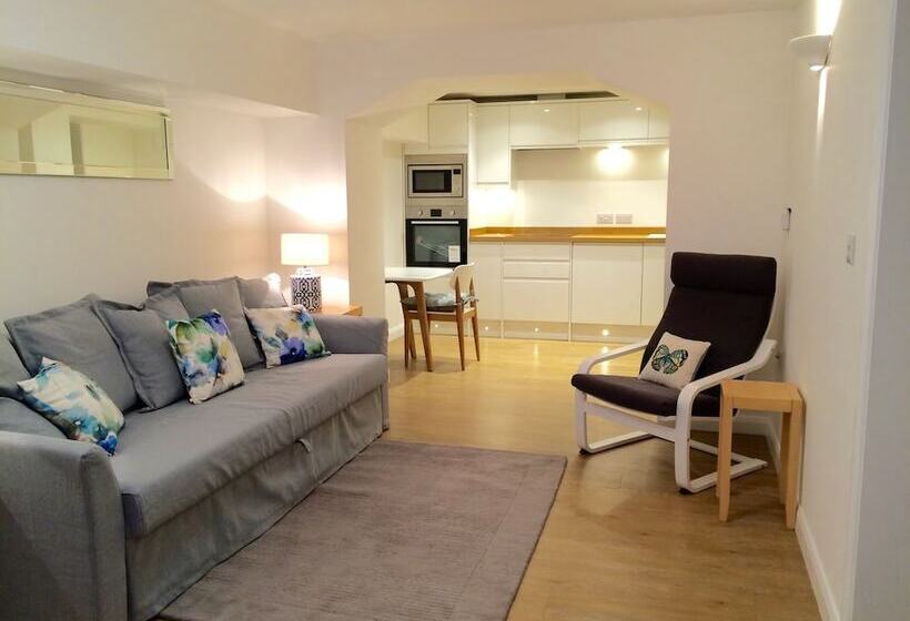 Malvern Holiday Garden Flat