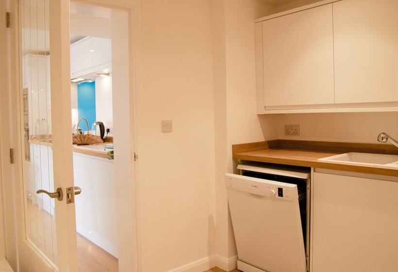 Malvern Holiday Garden Flat