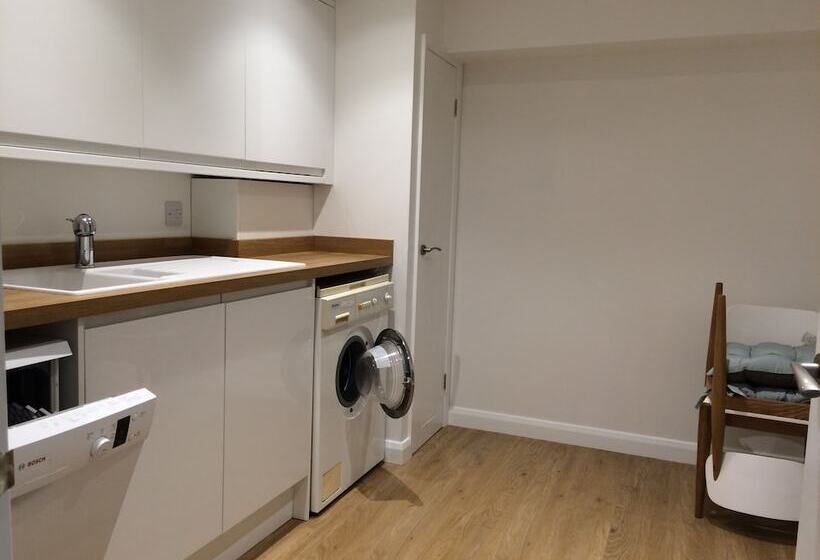 Malvern Holiday Garden Flat