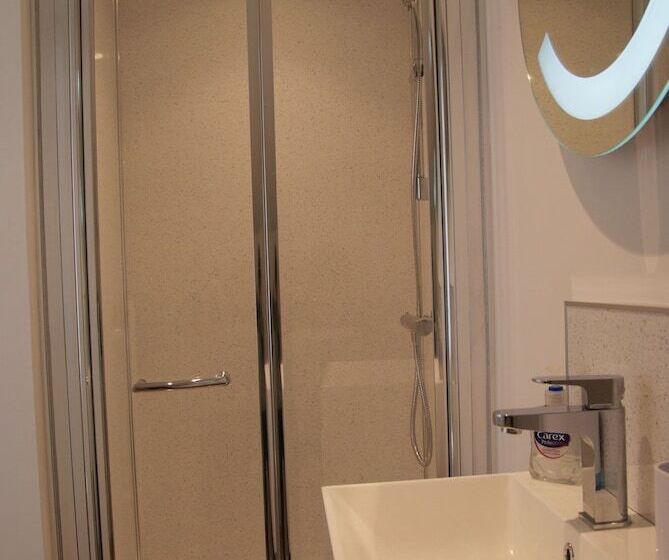 Malvern Holiday Garden Flat