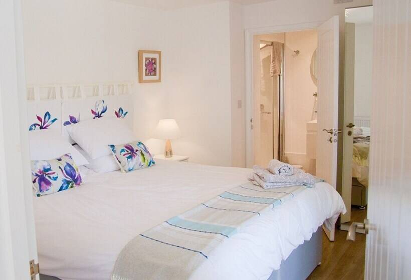 Malvern Holiday Garden Flat