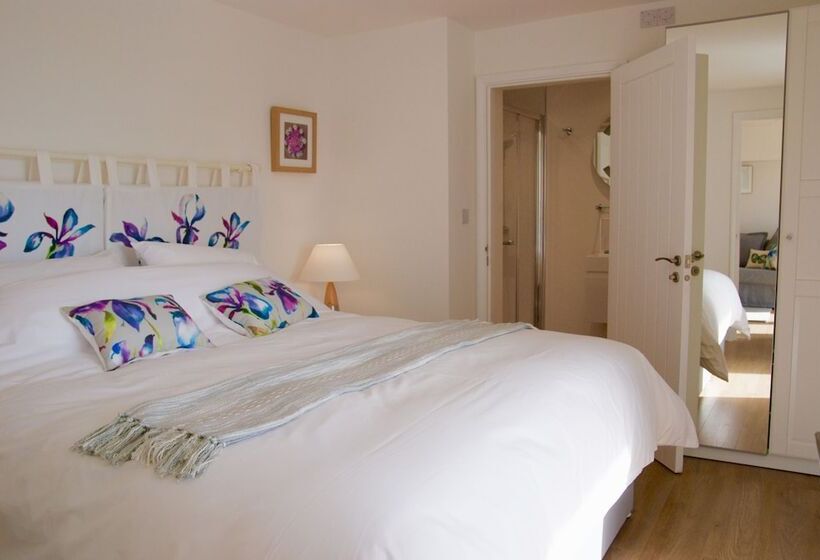 Malvern Holiday Garden Flat