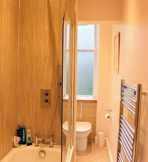 Bright Modern Arthurs Seat 2 Bedroom Apartment