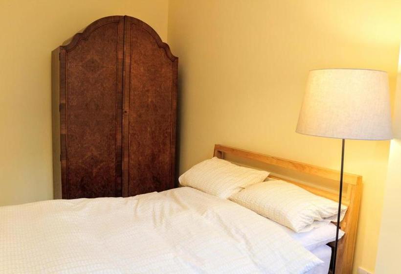 Bright Modern Arthurs Seat 2 Bedroom Apartment