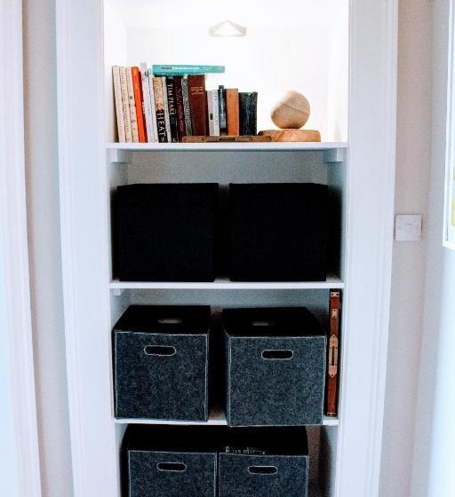 Bright Modern Arthurs Seat 2 Bedroom Apartment