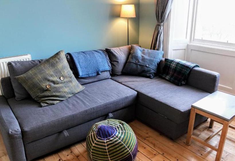Bright Modern Arthurs Seat 2 Bedroom Apartment
