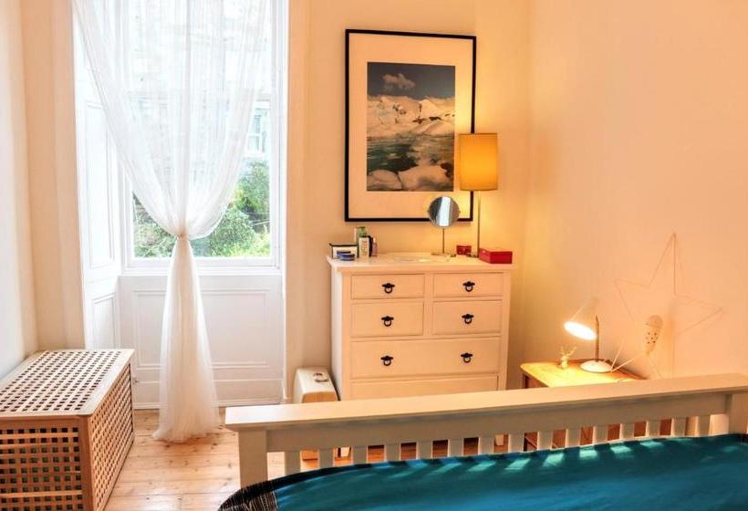 Bright Modern Arthurs Seat 2 Bedroom Apartment