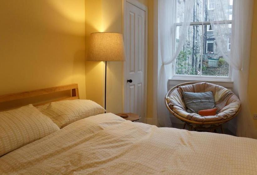 Bright Modern Arthurs Seat 2 Bedroom Apartment