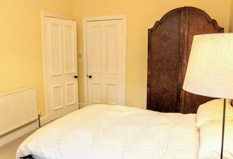 Bright Modern Arthurs Seat 2 Bedroom Apartment