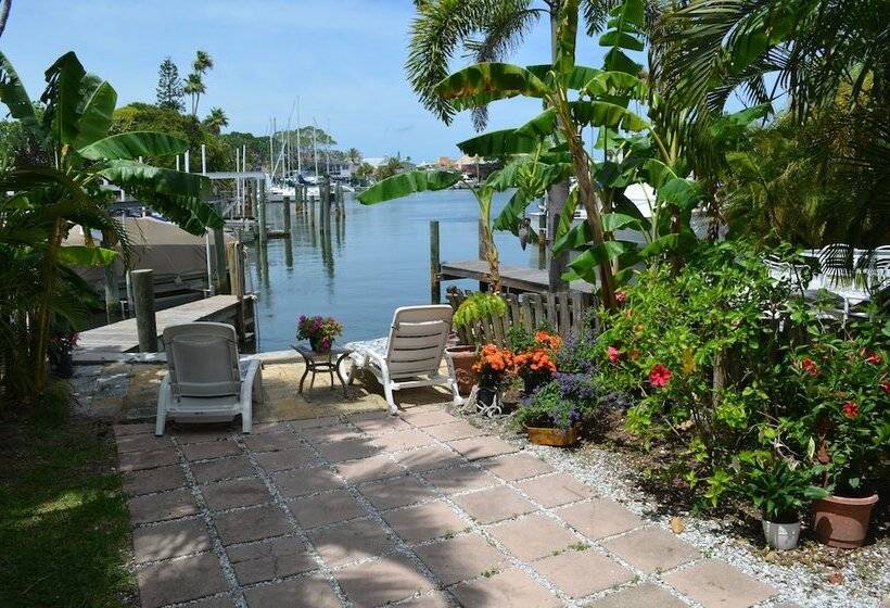 Oasis At John S Pass Madeira Beach