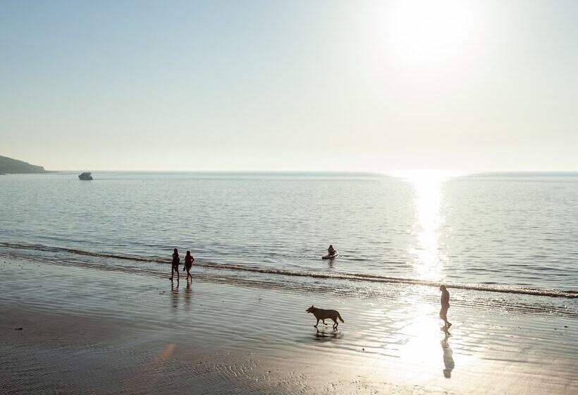 Observation Apartment On The Beach
