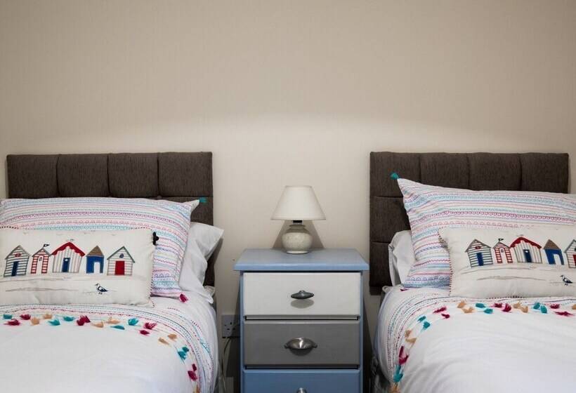 Observation Apartment On The Beach