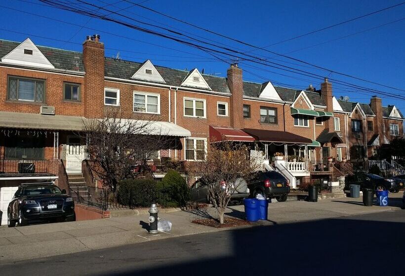 بنسيون Astoria B&b