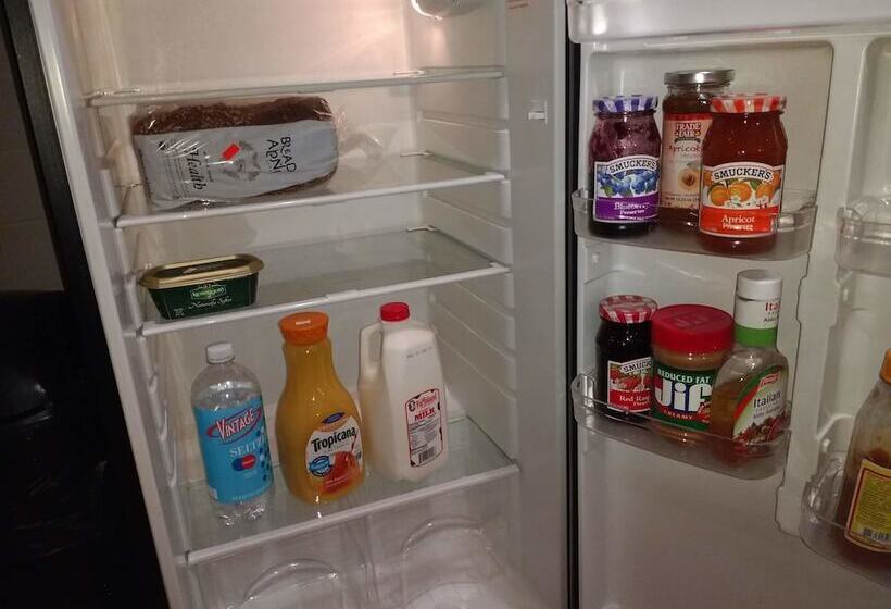 بنسيون Astoria B&b