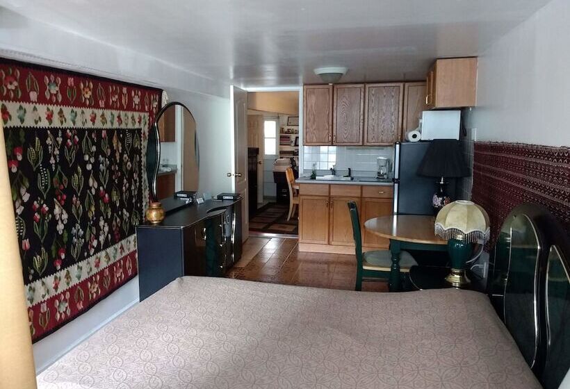 بنسيون Astoria B&b