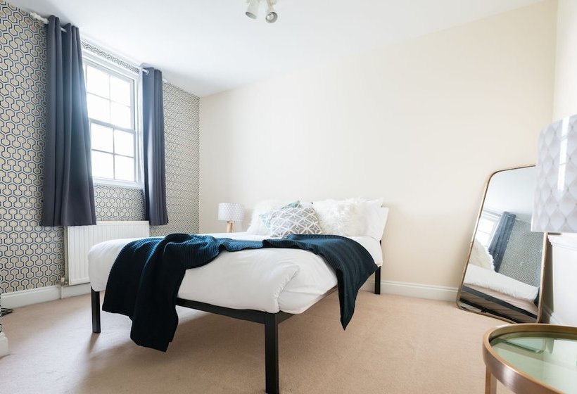 The Lapis Lounge   Large 3bdr House At River Avon