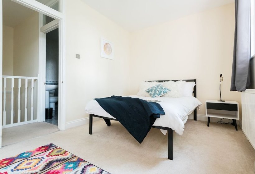 The Lapis Lounge   Large 3bdr House At River Avon