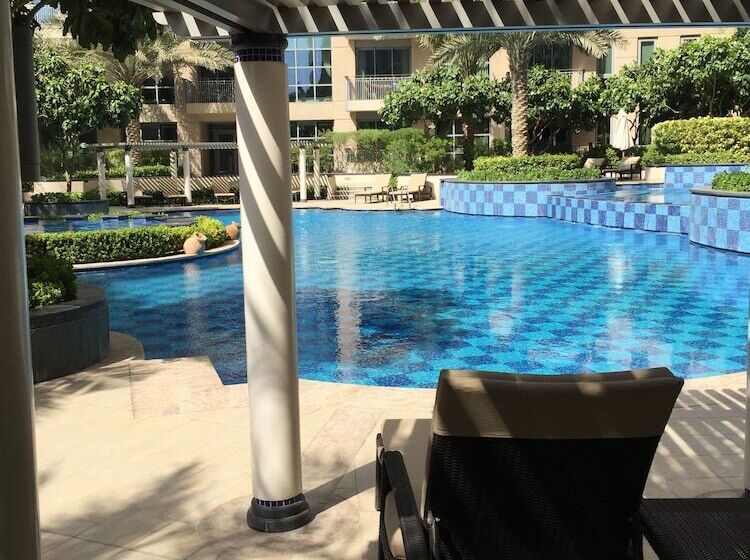 Yanjoon Holiday Homes   Standpoint Tower