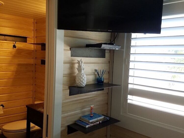 6west Beach Cottages