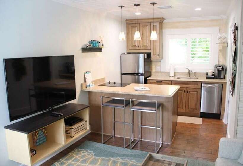 6west Beach Cottages