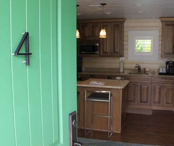 6west Beach Cottages