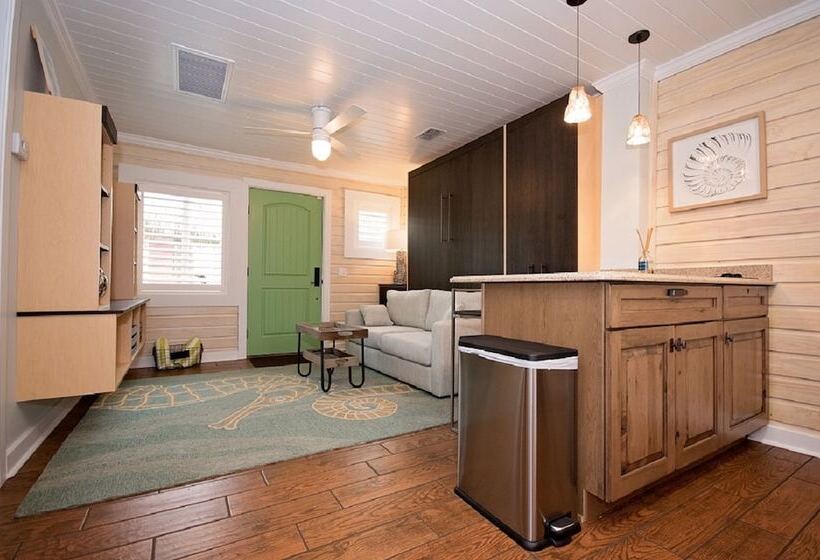 6west Beach Cottages