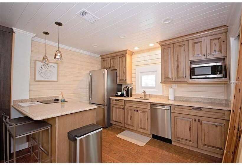 6west Beach Cottages