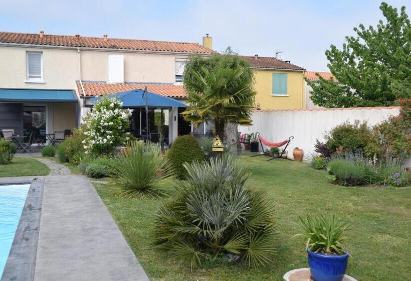 ベッドアンドブレックファースト La Villa 13&15