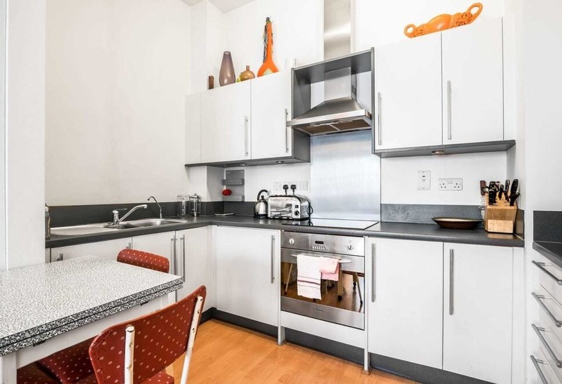 Guestready   Bright 1br Home Near Arsenal Stadium Wbalcony