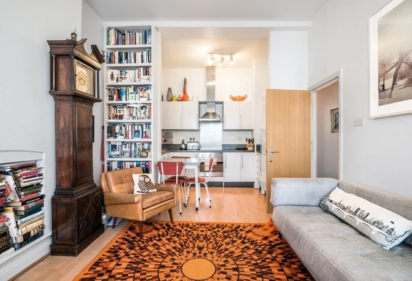 Guestready   Bright 1br Home Near Arsenal Stadium Wbalcony