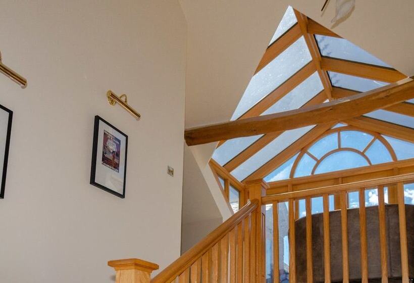 Castleview Newton Steading