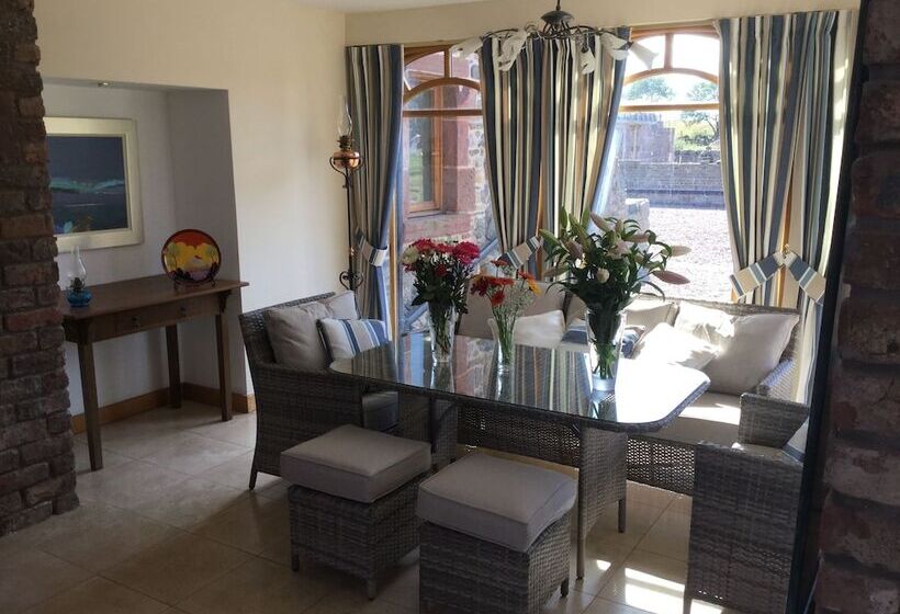 Castleview Newton Steading