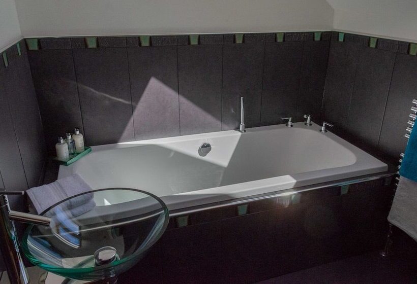 Castleview Newton Steading