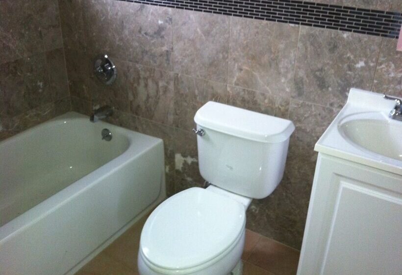 Comfortable Beverly Hills Town House