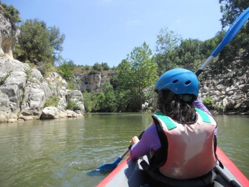 Entre L église Et La Place