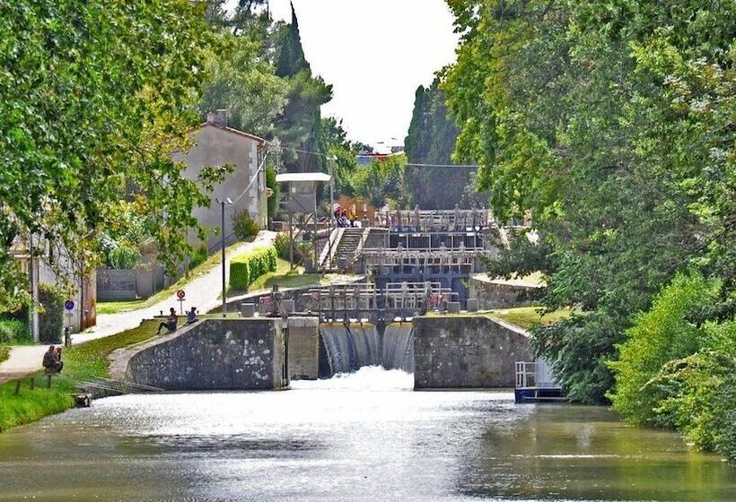 هتل Barge Beatrice Cruises On The Canal Du Midi