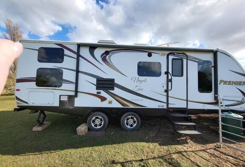 בית מלון כפרי Glamping With Llamas