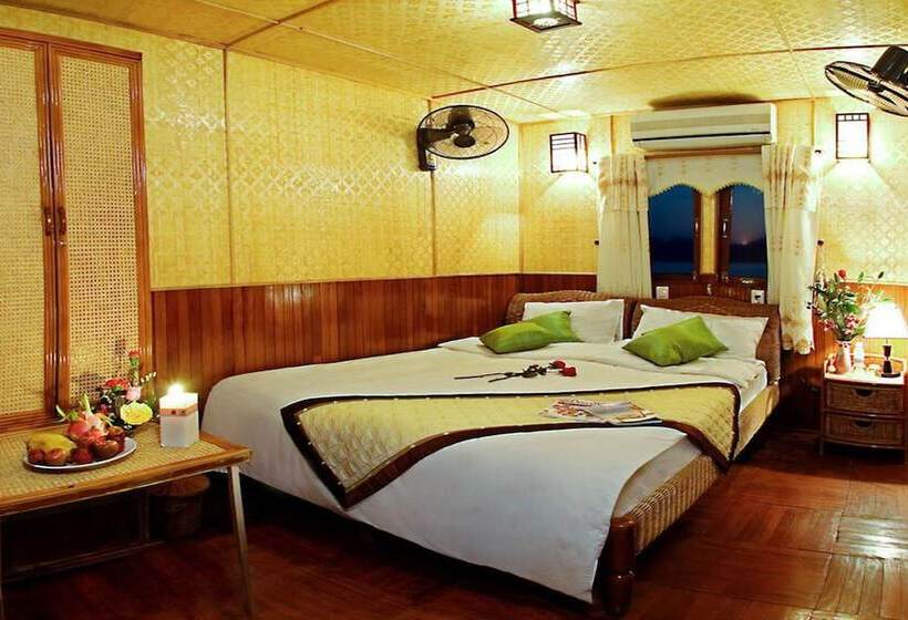 هتل Huong Hai Sealife Cruise