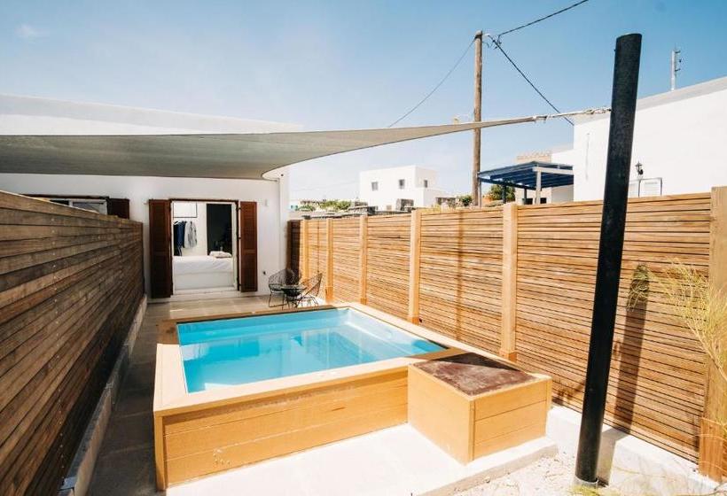 هتل Mesanto Luxury Suites