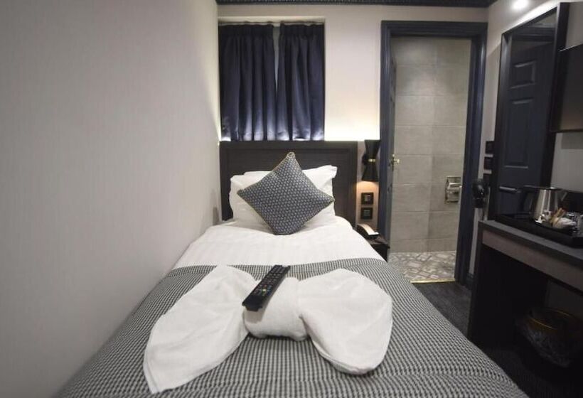 Отель The Pack And Carriage London