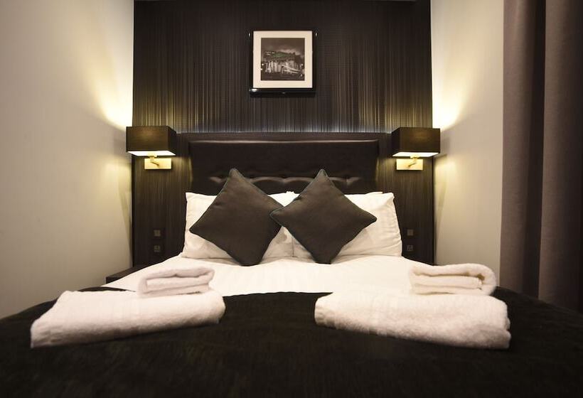 Отель The Pack And Carriage London