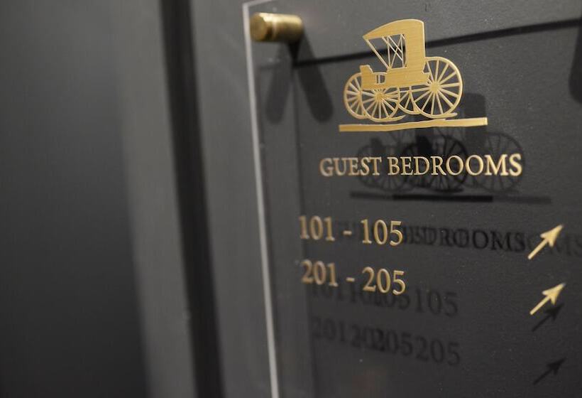 Отель The Pack And Carriage London