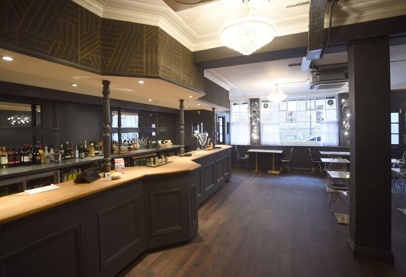 Отель The Pack And Carriage London