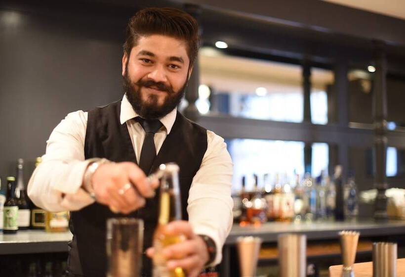 Отель The Pack And Carriage London